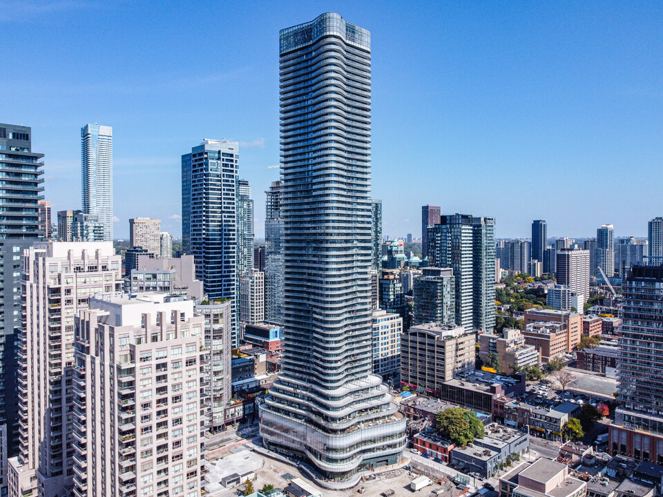 Wellesley on the Park in Toronto, ON - Building Photo