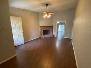 702 Blackwell Ave, Unit b in Manchaca, TX - Building Photo - Building Photo