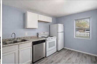 4930 FM1765, Unit 1 in Texas City, TX - Foto de edificio - Building Photo