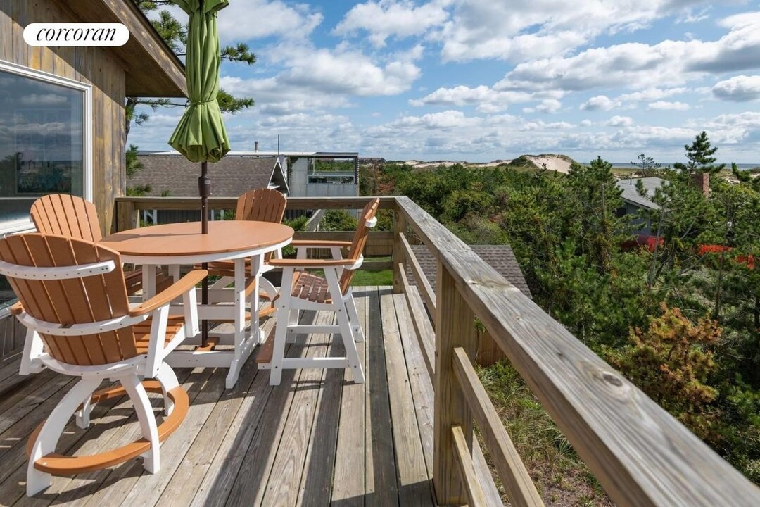 84 Osprey Rd in Montauk, NY - Building Photo