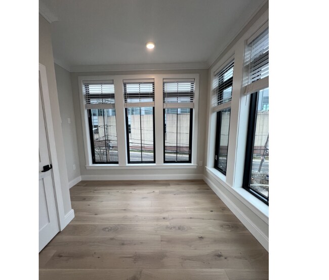 157 Everett St in Boston, MA - Building Photo - Building Photo