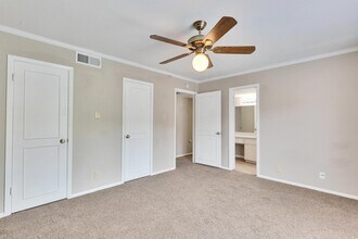 7920 Rockwood Ln in Austin, TX - Building Photo - Building Photo