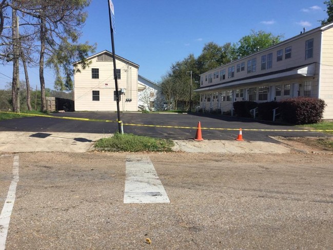 Ebony Apartments in Vicksburg, MS - Building Photo - Building Photo