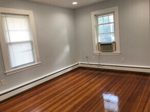 51 W Elm Ave in Quincy, MA - Building Photo - Building Photo
