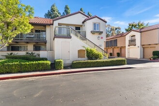 155 N Cross Creek Rd, Unit A in Orange, CA - Building Photo - Building Photo