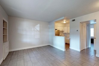 On To Pompano 7 LLC in Pompano Beach, FL - Building Photo - Interior Photo