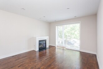 3508 N Sacramento Ave in Chicago, IL - Building Photo - Building Photo