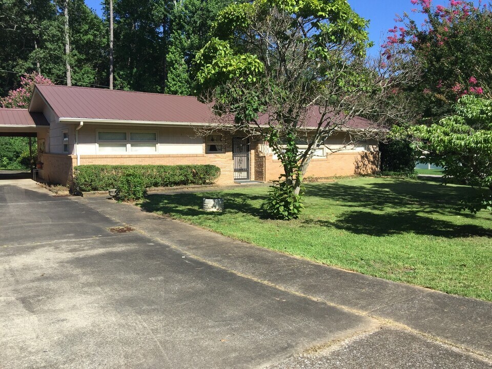 503 3rd Ave NE in Jacksonville, AL - Building Photo