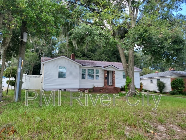 1356 River Hills Cir E in Jacksonville, FL - Building Photo - Building Photo