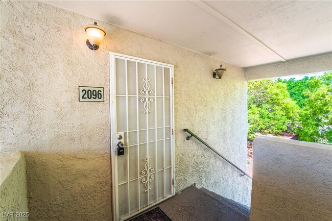 7300 W Pirates Cove Rd in Las Vegas, NV - Building Photo - Building Photo