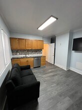 301 Maple St, Unit 1B in Syracuse, NY - Building Photo - Building Photo