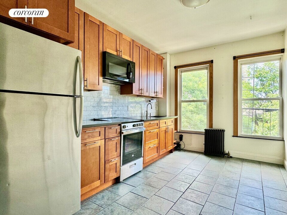 538 Driggs Ave in Brooklyn, NY - Building Photo