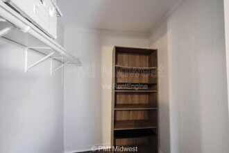 2142 W US Hwy 40, Unit 17 in Greenfield, IN - Foto de edificio - Building Photo