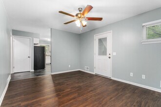 10219 W 53rd St in Merriam, KS - Building Photo - Building Photo