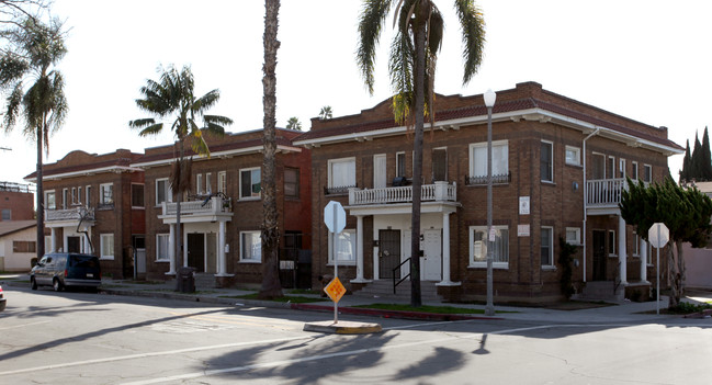 324-346 W 10th St in Long Beach, CA - Building Photo - Building Photo