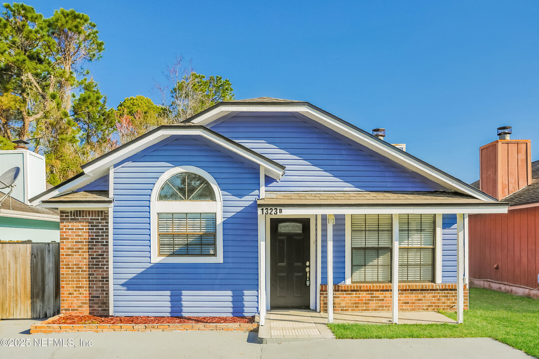 1323 Brandywine Dr in Orange Park, FL - Building Photo