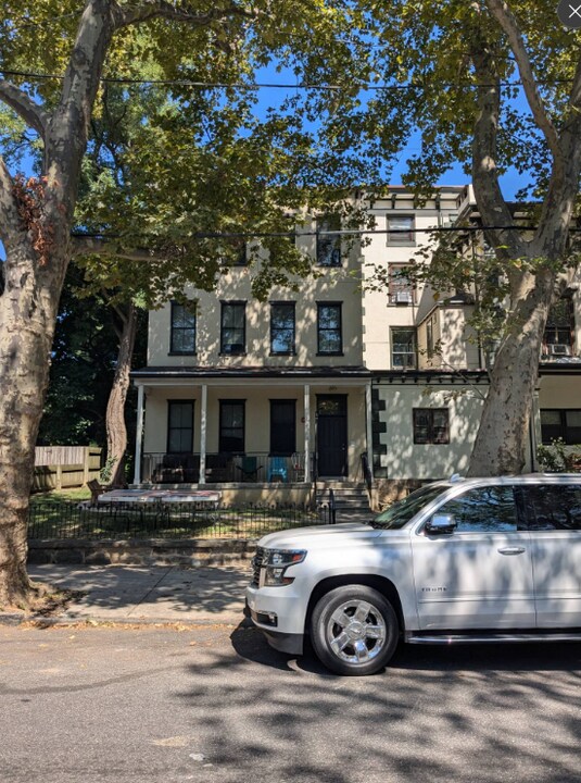 3303 Baring St in Philadelphia, PA - Foto de edificio