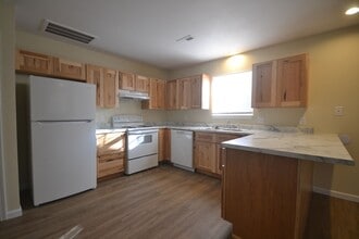 3 Bed 1.5 Bath Duplex in Buffalo, MO - Building Photo - Building Photo