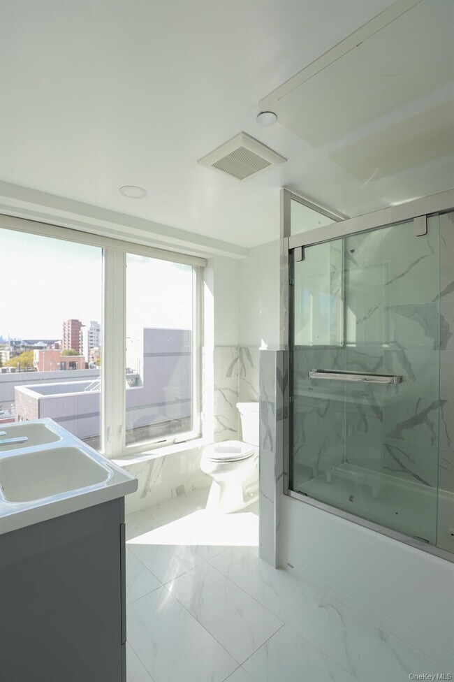 42-78-78 Main St in Queens, NY - Building Photo - Building Photo