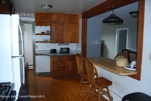 7 Harmon Heights Rd in Chatham, NY - Building Photo