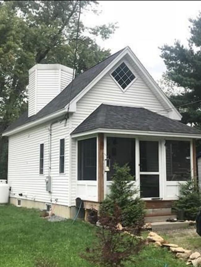 property at 8 El Caney Rd