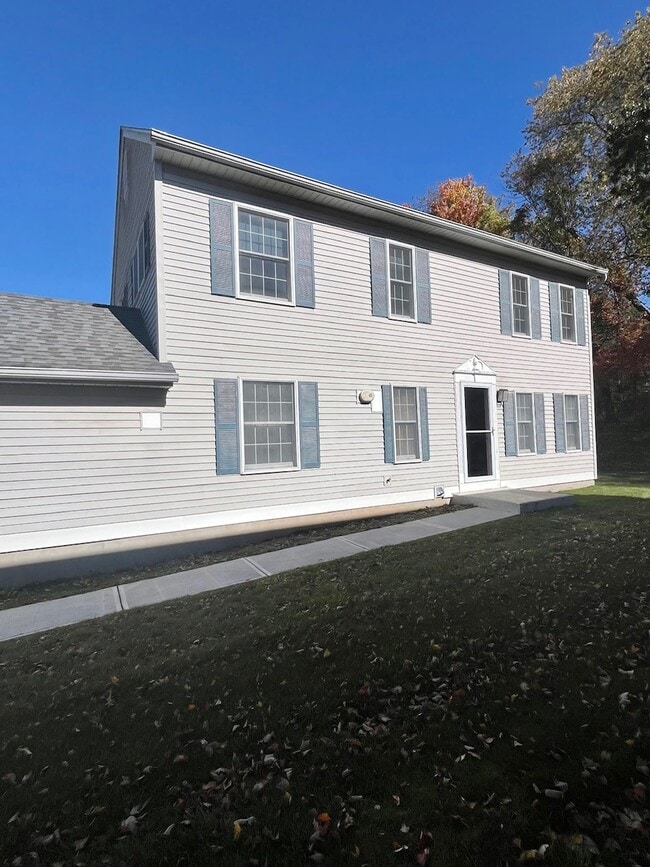 61 Deer Run Trl in Manchester, CT - Building Photo - Building Photo