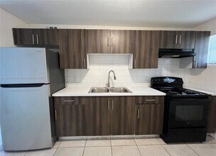 1610 N 25th St in Fort Pierce, FL - Building Photo - Building Photo