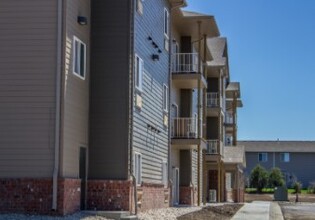 Innovation Village in Brookings, SD - Foto de edificio - Building Photo