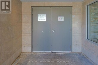 15 Jacksway Crescent in London, ON - Building Photo - Building Photo