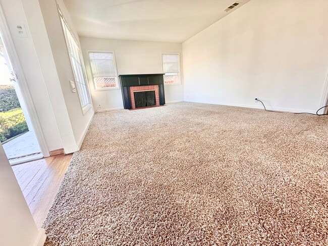 82 E Rosemary Ln in Campbell, CA - Foto de edificio - Building Photo