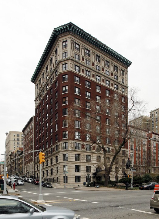 404 Riverside Dr in New York, NY - Building Photo