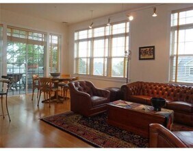 1188 Broadway, Unit 407 in Somerville, MA - Foto de edificio - Building Photo