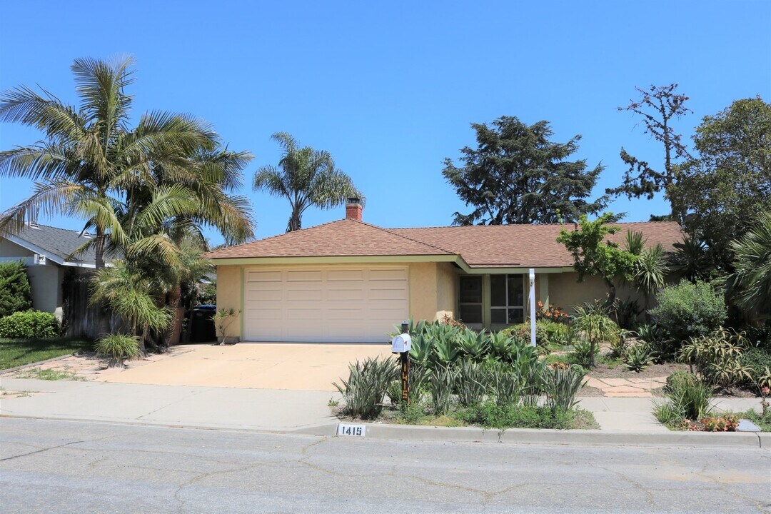 1415 Begonia Dr in Carpinteria, CA - Building Photo