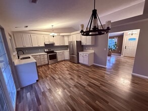 624 Clearview Way in Eagle Point, OR - Building Photo - Building Photo