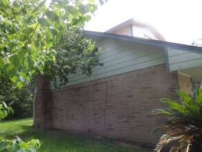 501 S Holmes St in La Porte, TX - Building Photo - Building Photo