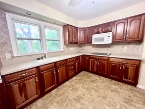 18 Ridgecrest Ave in Latham, NY - Foto de edificio - Building Photo