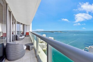495 Brickell Ave in Miami, FL - Building Photo