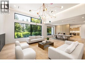 620 Kenwood Rd in West Vancouver, BC - Building Photo