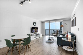 1155 Brickell Bay Dr, Unit 2007 in Miami, FL - Building Photo - Building Photo
