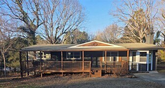 1411 Sycamore Dr NW in Kennesaw, GA - Building Photo