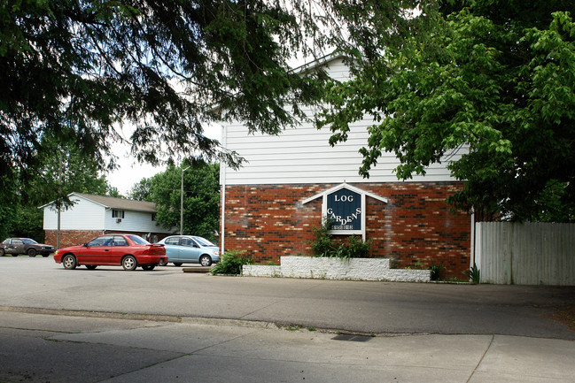 Log Garden Apartments in Nitro, WV - Building Photo - Building Photo