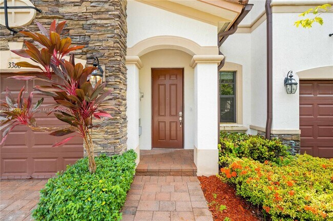 3366 W 90th Terrace in Hialeah, FL - Building Photo - Building Photo