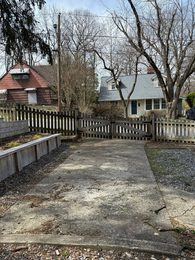 407 Calvin Ln, Unit D in Rockville, MD - Foto de edificio - Building Photo