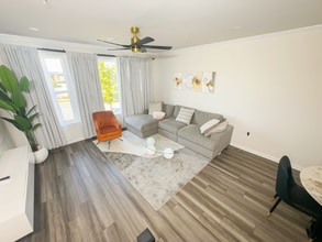 4805 Vista Green Ln in Lanham, MD - Foto de edificio - Building Photo