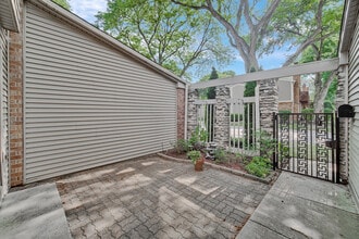 1468 N Picadilly Cir in Mount Prospect, IL - Building Photo - Building Photo