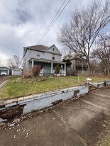 516 Schiller Ave in Akron, OH - Building Photo