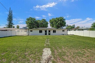 2255 NE 173rd St in North Miami Beach, FL - Building Photo - Building Photo