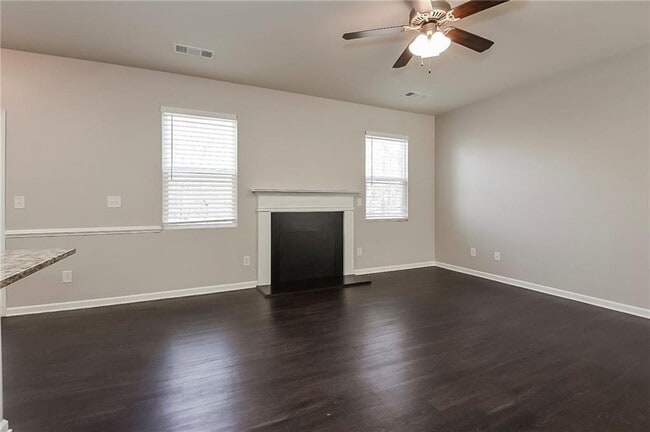 607 Royal Crest Ct in Canton, GA - Building Photo - Building Photo