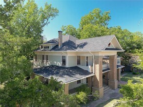 206 S Sims Ave in Bryan, TX - Building Photo - Building Photo