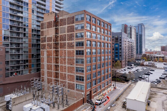 Folio Square in Chicago, IL - Building Photo - Building Photo